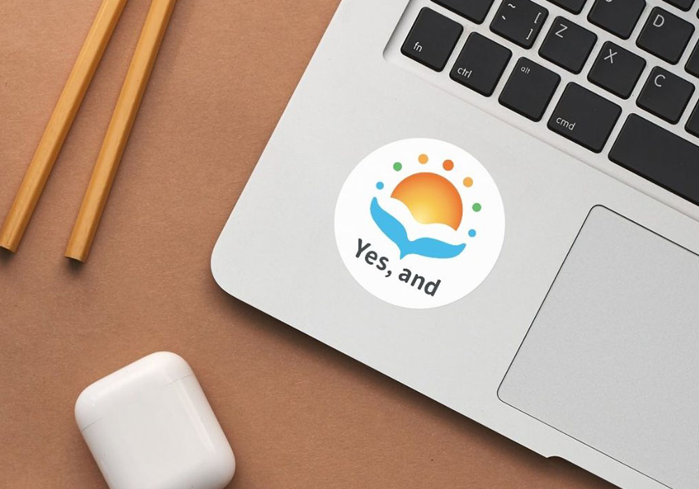 Yes,andロゴステッカー